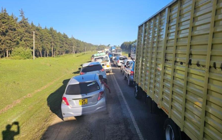 Vehicles stuck in a traffic snarl-up along the Nairobi-Nakuru highway.